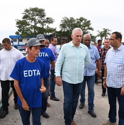 Visita del Presidente a entidades productivas en los municipios de Cotorro y Habana del Este