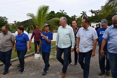 Visita del Presidente a entidades productivas en los municipios de Cotorro y Habana del Este 10