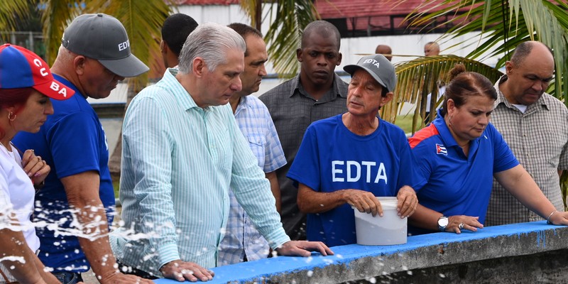 Visita del Presidente a entidades productivas en los municipios de Cotorro y Habana del Este