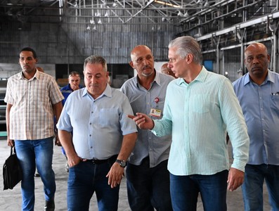 Visita del Presidente a entidades productivas en los municipios de Cotorro y Habana del Este