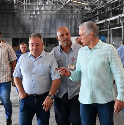 Visita del Presidente a entidades productivas en los municipios de Cotorro y Habana del Este