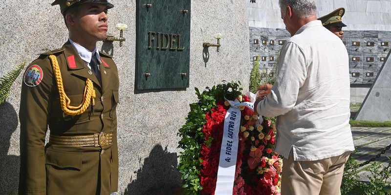 Díaz-Canel en Santa Ifigenia: “Fidel nunca se rindió”