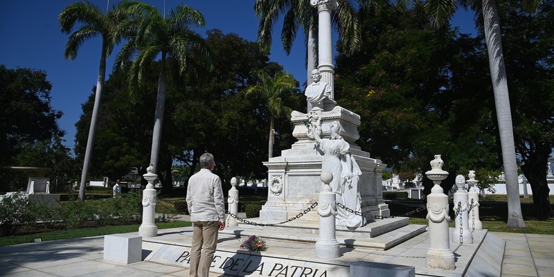 Díaz-Canel en Santa Ifigenia: “Fidel nunca se rindió”