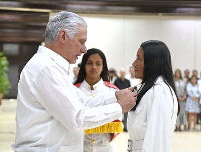 Díaz-Canel a trabajadores excepcionales: “Ustedes son inspiración”