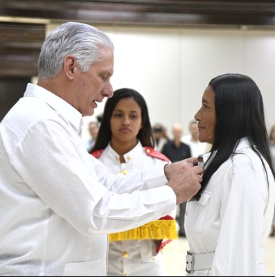 Díaz-Canel a trabajadores excepcionales: “Ustedes son inspiración”