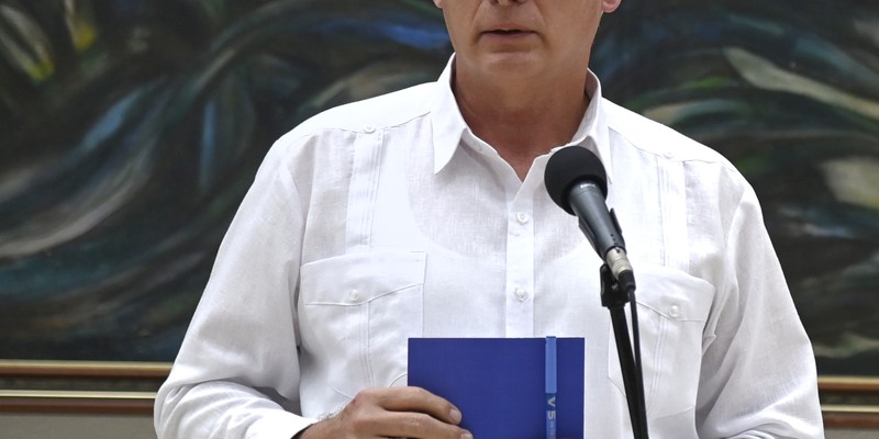Díaz-Canel a trabajadores excepcionales: “Ustedes son inspiración”
