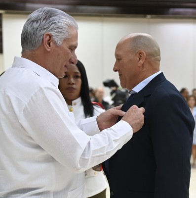 Díaz-Canel a trabajadores excepcionales: “Ustedes son inspiración”