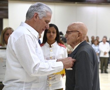 Díaz-Canel a trabajadores excepcionales: “Ustedes son inspiración” 8