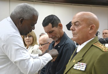 Díaz-Canel a trabajadores excepcionales: “Ustedes son inspiración” 9