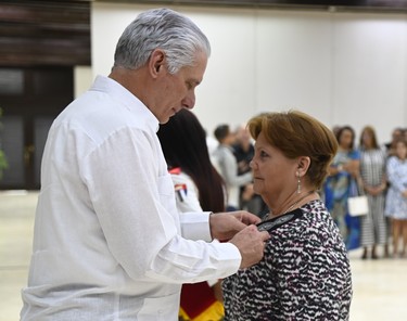 Díaz-Canel a trabajadores excepcionales: “Ustedes son inspiración” 1
