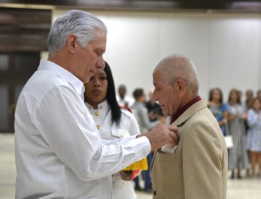 Díaz-Canel a trabajadores excepcionales: “Ustedes son inspiración” 13