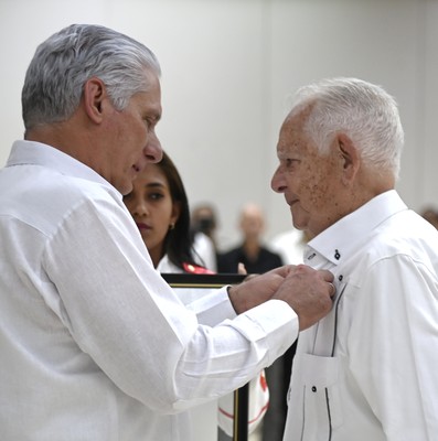 Díaz-Canel a trabajadores excepcionales: “Ustedes son inspiración”
