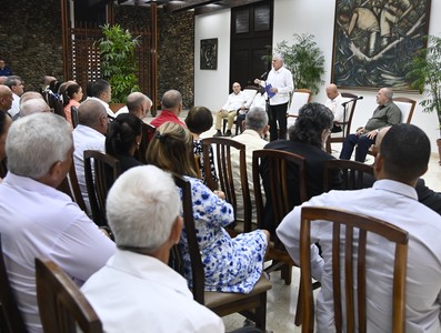 Díaz-Canel a trabajadores excepcionales: “Ustedes son inspiración”