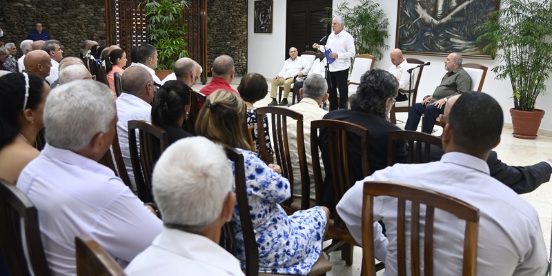 Díaz-Canel a trabajadores excepcionales: “Ustedes son inspiración”