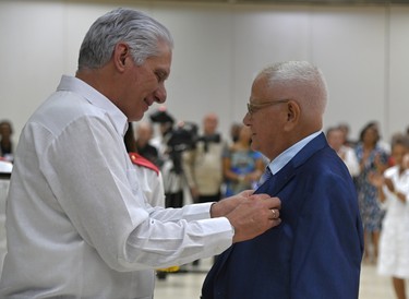 Díaz-Canel a trabajadores excepcionales: “Ustedes son inspiración” 24