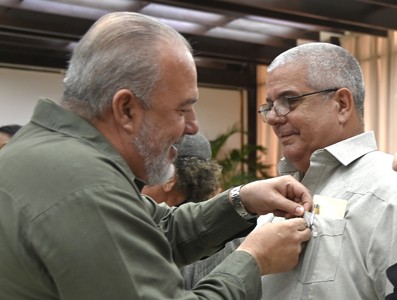 Díaz-Canel a trabajadores excepcionales: “Ustedes son inspiración”