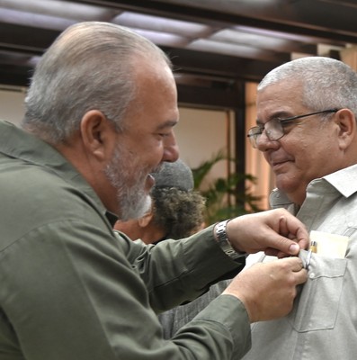Díaz-Canel a trabajadores excepcionales: “Ustedes son inspiración”