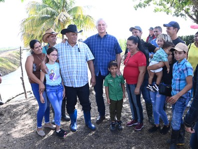 Las experiencias demuestran que «es posible producir más para el pueblo»