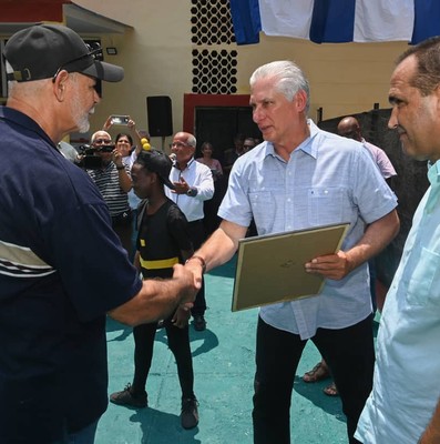 Visita Díaz-Canel dos lugares de La Habana hechos con amor