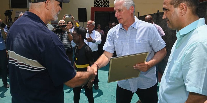 Visita Díaz-Canel dos lugares de La Habana hechos con amor
