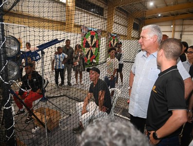 Visita Díaz-Canel dos lugares de La Habana hechos con amor
