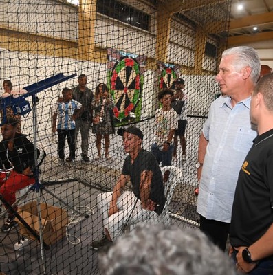 Visita Díaz-Canel dos lugares de La Habana hechos con amor