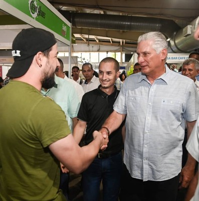 Visita Díaz-Canel dos lugares de La Habana hechos con amor
