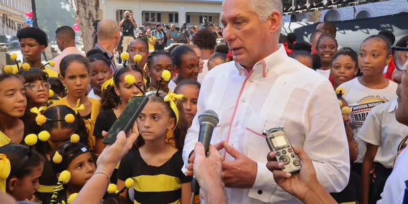 Díaz-Canel: “Mientras haya en Cuba aulas con estudiantes, y escuelas con maestros, hay nación, hay Patria, hay Revolución y hay Socialismo”