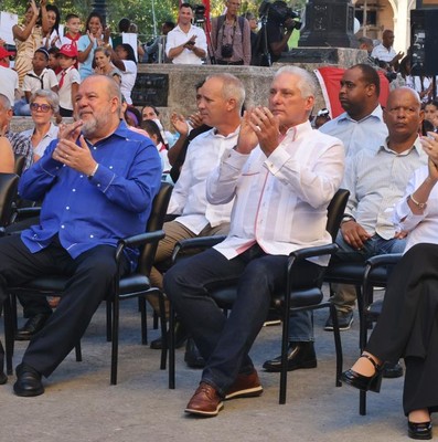 Díaz-Canel: “Mientras haya en Cuba aulas con estudiantes, y escuelas con maestros, hay nación, hay Patria, hay Revolución y hay Socialismo”