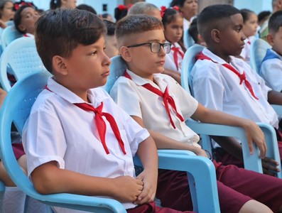 Díaz-Canel: “Mientras haya en Cuba aulas con estudiantes, y escuelas con maestros, hay nación, hay Patria, hay Revolución y hay Socialismo”
