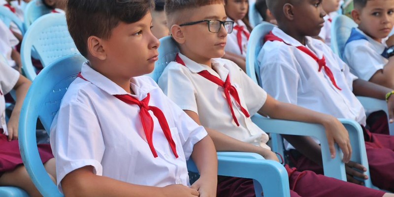 Díaz-Canel: “Mientras haya en Cuba aulas con estudiantes, y escuelas con maestros, hay nación, hay Patria, hay Revolución y hay Socialismo”