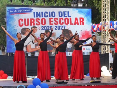 Díaz-Canel: “Mientras haya en Cuba aulas con estudiantes, y escuelas con maestros, hay nación, hay Patria, hay Revolución y hay Socialismo”