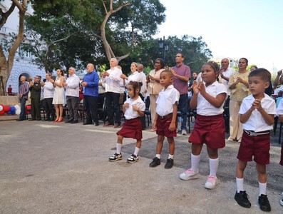 Díaz-Canel: “Mientras haya en Cuba aulas con estudiantes, y escuelas con maestros, hay nación, hay Patria, hay Revolución y hay Socialismo”