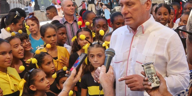 Díaz-Canel: “Mientras haya en Cuba aulas con estudiantes, y escuelas con maestros, hay nación, hay Patria, hay Revolución y hay Socialismo”