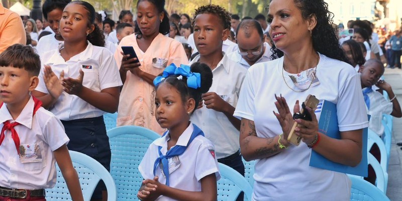 Díaz-Canel: “Mientras haya en Cuba aulas con estudiantes, y escuelas con maestros, hay nación, hay Patria, hay Revolución y hay Socialismo”
