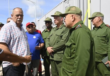 Díaz-Canel desde la tierra que se recupera del huracán 4