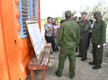 Díaz-Canel desde la tierra que se recupera del huracán 5