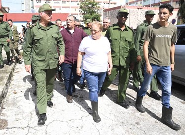 Díaz-Canel desde la tierra que se recupera del huracán 9