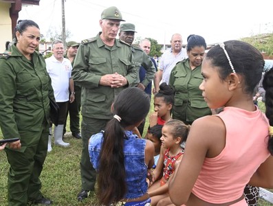 Díaz-Canel desde la tierra que se recupera del huracán