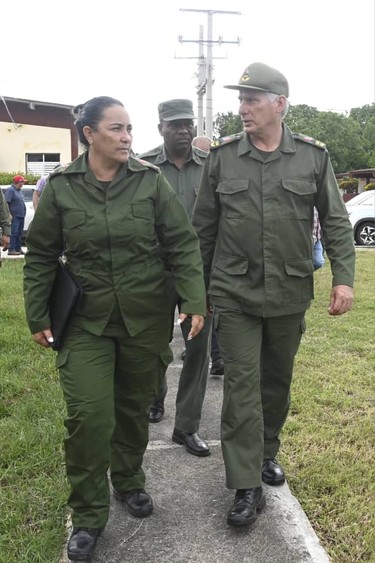 Díaz-Canel desde la tierra que se recupera del huracán 15
