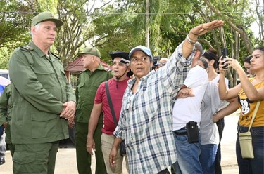 Díaz-Canel desde la tierra que se recupera del huracán 17