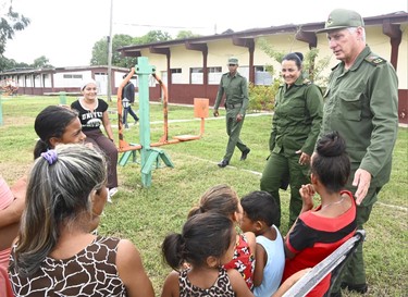 Díaz-Canel desde la tierra que se recupera del huracán 18