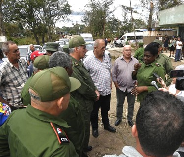 Díaz-Canel desde la tierra que se recupera del huracán 19