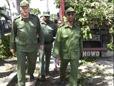 Díaz-Canel desde la tierra que se recupera del huracán