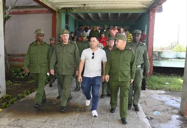 Díaz-Canel desde la tierra que se recupera del huracán 22