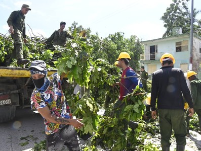 Díaz-Canel desde la tierra que se recupera del huracán