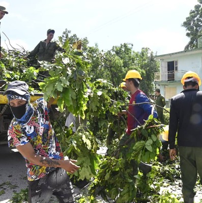 Díaz-Canel desde la tierra que se recupera del huracán