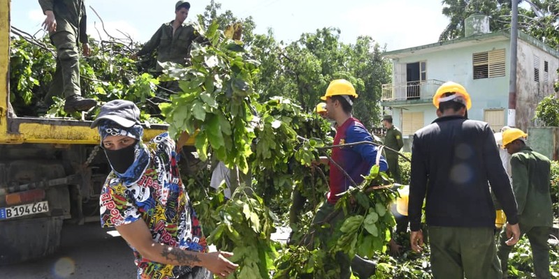 Díaz-Canel desde la tierra que se recupera del huracán