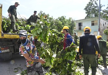 Díaz-Canel desde la tierra que se recupera del huracán 24