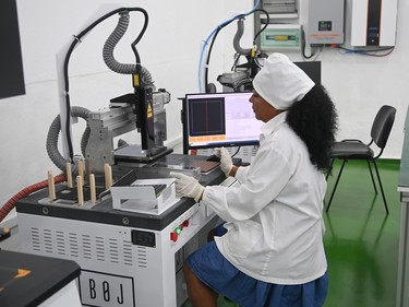 Constata Díaz-Canel novedosas soluciones energéticas y constructivas 1
